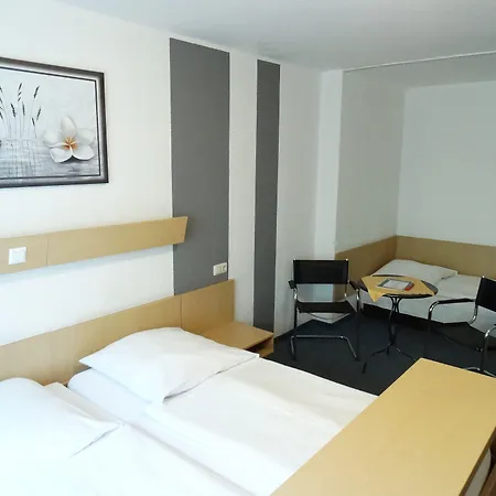 Jakoberhof 2* Augsburg